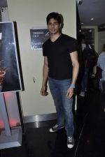 Siddharth Malhotra at Student of the year promotions in PVR and Cinemax, Mumbai on 20th Oct 2012 (56).JPG